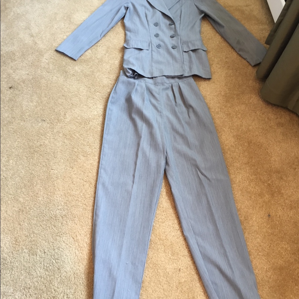 Suit - Picture 4 of 5